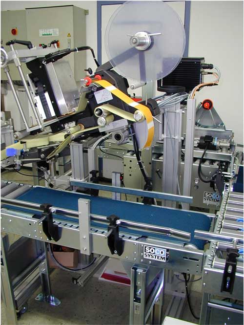 HK-Verpackung Versandanlage Pharma mit Etikettiermaschine auf engstem Raum Verpackungsanlage Pharma mit Etikettiermaschine